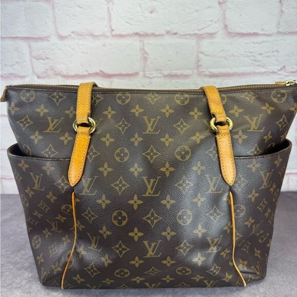 Louis Vuitton Classic Totally MM Brown Monogram Tote - Picture 1 of 15